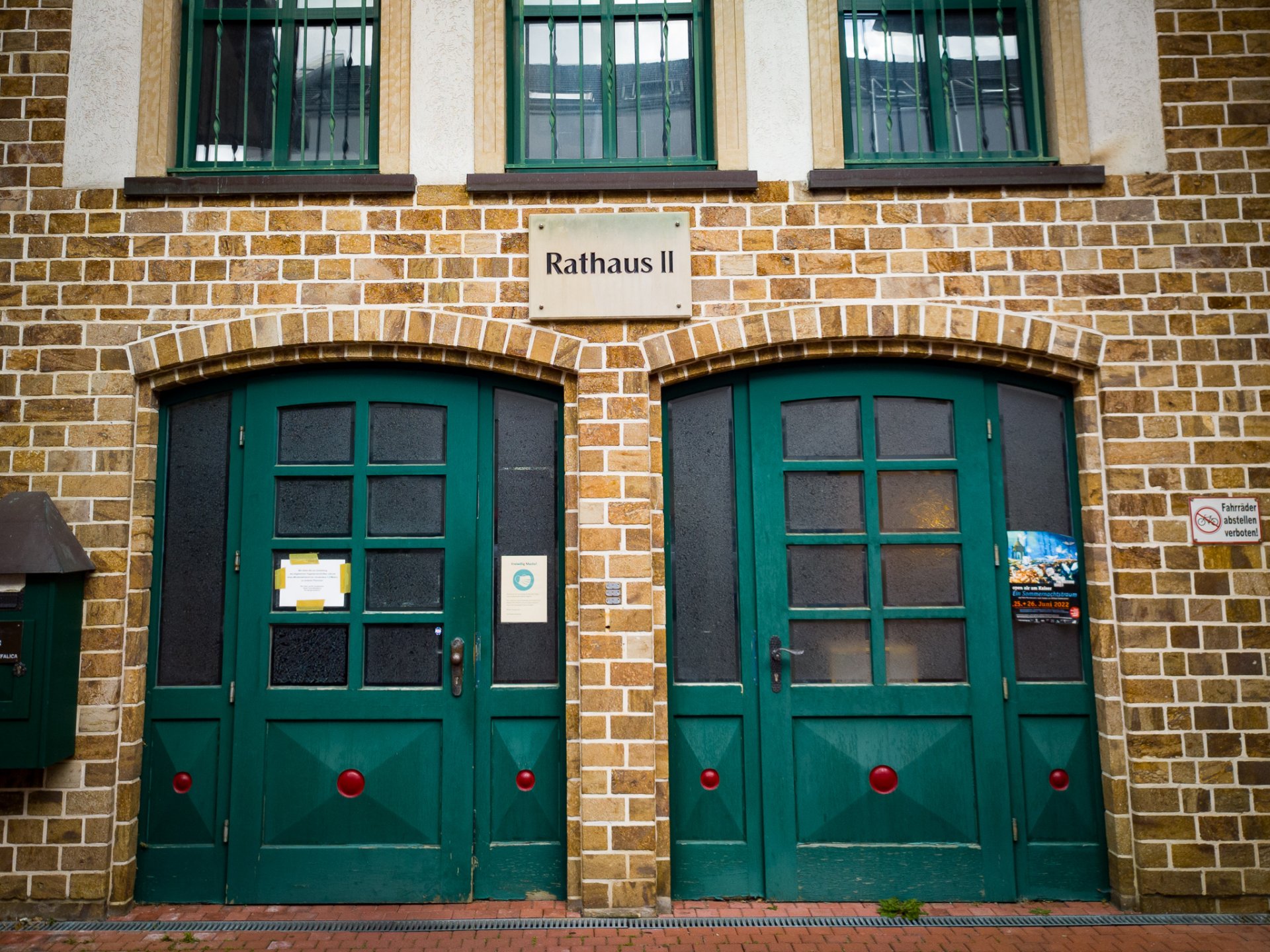 Eingang Rathaus II