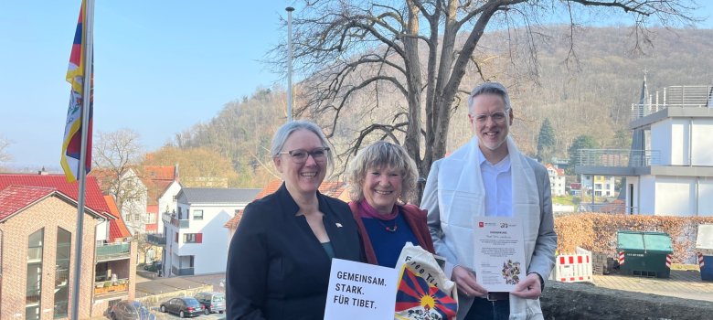 v. l.: Hermine Ducks-Schiller, Christiane Haselau, Erster Beigeordneter Carsten Dierks