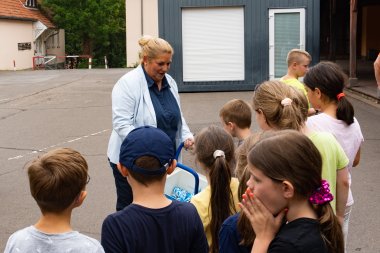 Bürgermeisterin Anke Grotjohann eröffnet die Ferienspiele