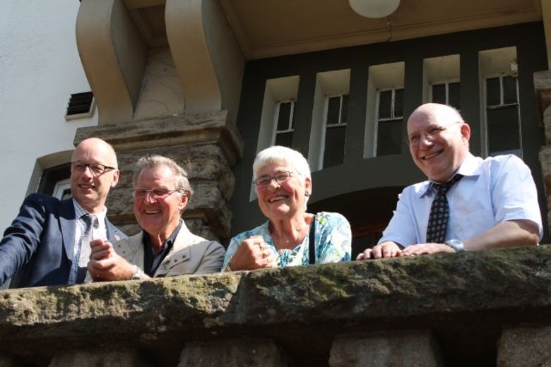 Bürgermeister Bernd Hedtmann mit Gregor Wundes, Erika Franke und Hans-Joachim Reimer (v.l.)