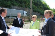 Von links: Technischer Beigeordneter Stefan Mohme, Bürgermeister Bernd Hedtmann, Landtagsabgeordnete Inge Howe, Dipl. Ing. Ute Schröder