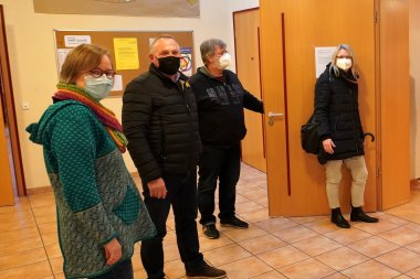 v.l. Pfarrerin Katharina Kenter-Töns, Sachgebietsleiter Detlef Brand, Frank Schmidt von der ev. Kirchengemeinde Hausberge, Bürgermeisterin Dr. Sonja Gerlach