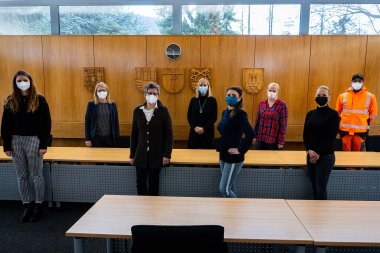 v.l. Nele Niemann, Bürgermeisterin Dr. Sonja Gerlach, Birgit Knigge, Nadine Seidel, Lara Gerhardt, Birte Zolldann, Melanie Görtz, Dennis Rösener