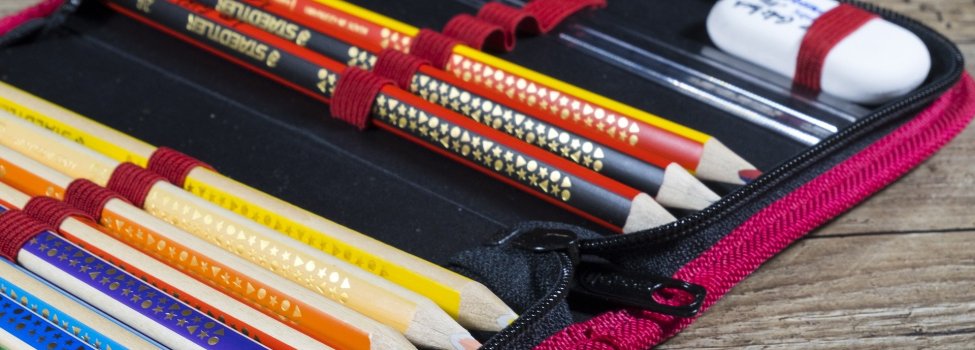 Buntstifte in einer Federmappe