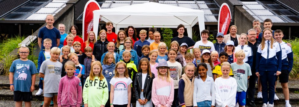 Kinder auf einem Gruppenfoto