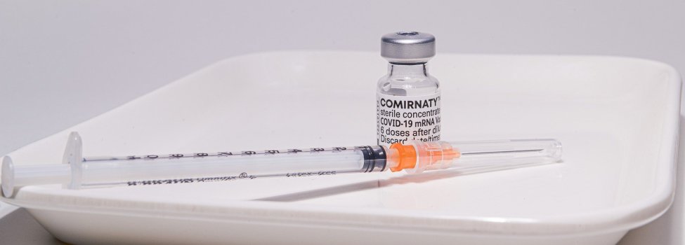 Eine Spritze und Impfstoff