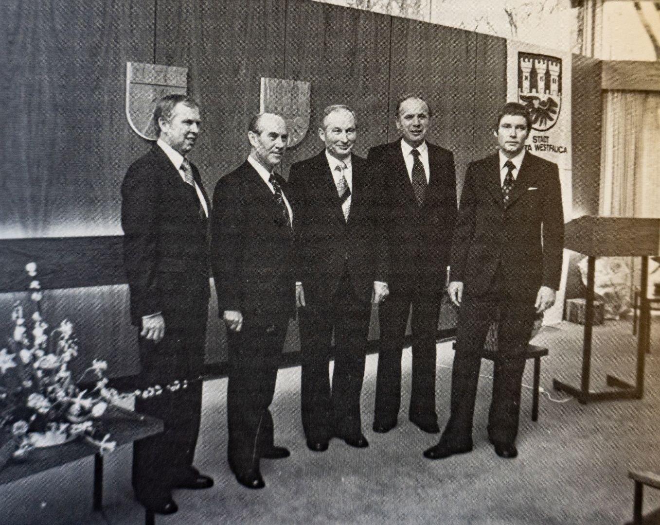 v.l.: Erster Beigeordneter Heinrich Schmidt, Stadtdirektor Heinz Borschel, Bürgermeister Wilhelm Watermann, Oberkreisdirektor Dr. Wolf Momburg, Stadtdirektor Dr. Wolf Berger.